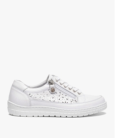 GEMO Baskets femme dessus cuir uni avec perforations blanc standard