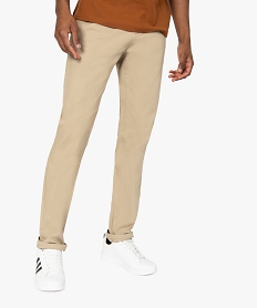 LING.HAUT ROUGE PANTALON BEIGE