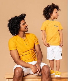 GEMO Tee-shirt homme à col tunisien en maille texturée aspect rayé Jaune