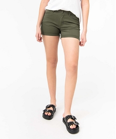 short femme facon denim avec revers cousus vert shortsB504401_1