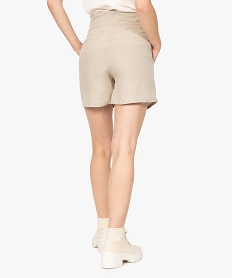 short femme en lin avec pinces sur l’avant beige shortsB505701_3
