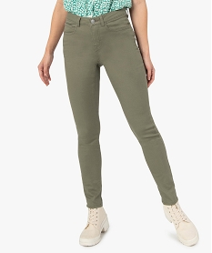 GEMO Pantalon femme coupe slim en toile extensible Vert