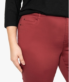pantalon femme grande taille coupe slim en toile extensible rougeB515101_2