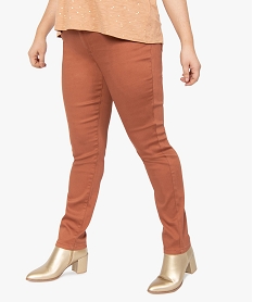 pantalon femme grande taille coupe slim en toile extensible brunB515301_1