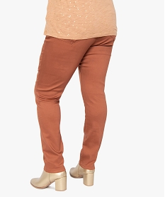 pantalon femme grande taille coupe slim en toile extensible brunB515301_3
