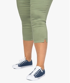 pantacourt femme grande taille en toile extensible coupe ajustee vert pantacourts et shortsB520701_2