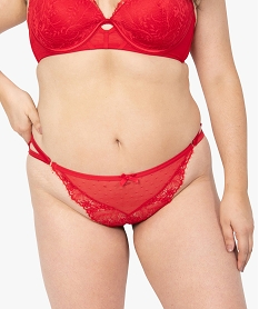 GEMO Tanga femme en dentelle brides satin et motifs plumetis Rouge