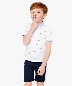 polo garcon a manches courtes avec petits motifs brunB662101_1