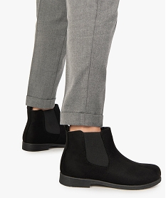 GEMO Boots femme style Chelsea à talon plat dessus suédine unie noir standard