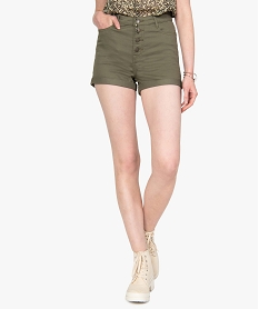 GEMO Short femme ajusté et taille haute avec revers cousus Vert