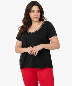 tee-shirt femme grande taille a col v avec lisere paillete noirC017901_1