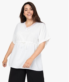 chemise femme grande taille avec col dentelle et ceinture blancF553001_1