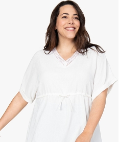 chemise femme grande taille avec col dentelle et ceinture blancF553001_2