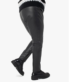 pantalon femme grande taille coupe slim imitation cuir noirF578501_3