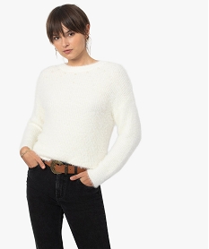 pull femme en maille poilue avec perles sur le buste blancF641101_1