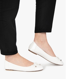 GEMO Ballerines femme unies dessus imitation serpent blanc standard
