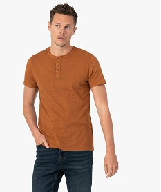 GEMO Tee-shirt homme col tunisien à manches courtes au coloris unique Brun