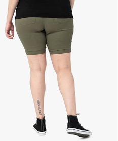bermuda femme grande taille en toile extensible coupe ajustee vert pantacourts et shortsF858701_3