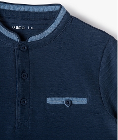 tee-shirt garcon a col mao en maille texturee effet raye bleuG106401_3