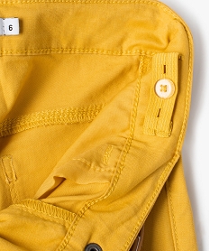 bermuda fille extensible coupe slim avec revers et ceinture pailletee jauneG125501_2