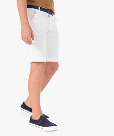 GEMO Bermuda garçon coupe chino avec ceinture tressée Blanc