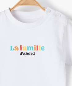 tee-shirt bebe fille a manches courtes et inscription multicolore blancG227601_2