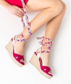 GEMO Sandales femme compensées en suédine et bride foulard rose vif