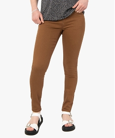 pantalon femme coupe slim en toile extensible brun pantalonsI312101_1