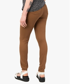 pantalon femme coupe slim en toile extensible brun pantalonsI312101_3
