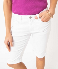 bermuda femme en coton extensible coupe slim blanc shortsI942301_2
