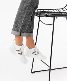 GEMO Baskets femme à lacets et à bande contrastante - Hummel blanc standard
