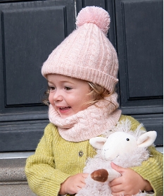 bonnet en maille torsadee avec pompon bebe fille rose standardJ248701_3