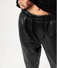 pantalon carotte a taille elastique en cuir imitation femme noirJ494301_2