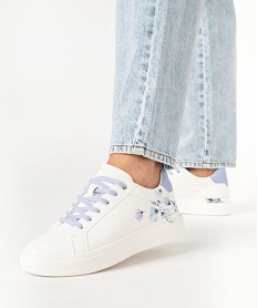 GEMO Baskets femme à semelle compensée détail fleuri blanc standard