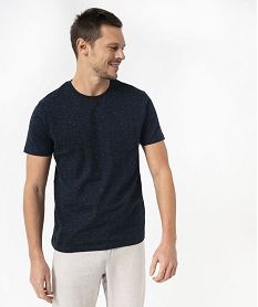 TOILE BEIGE TEE-SHIRT BLEU MARINE