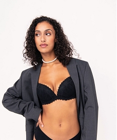 soutien-gorge push-up en dentelle noirJ919401_1