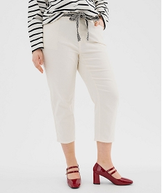 GEMO Pantacourt slim taille haute en coton stretch avec ceinture à nouer femme grande taille blanc chine
