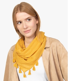foulard femme uni en maille texturee et finitions pompons jaune standard autres accessoiresU041401_3