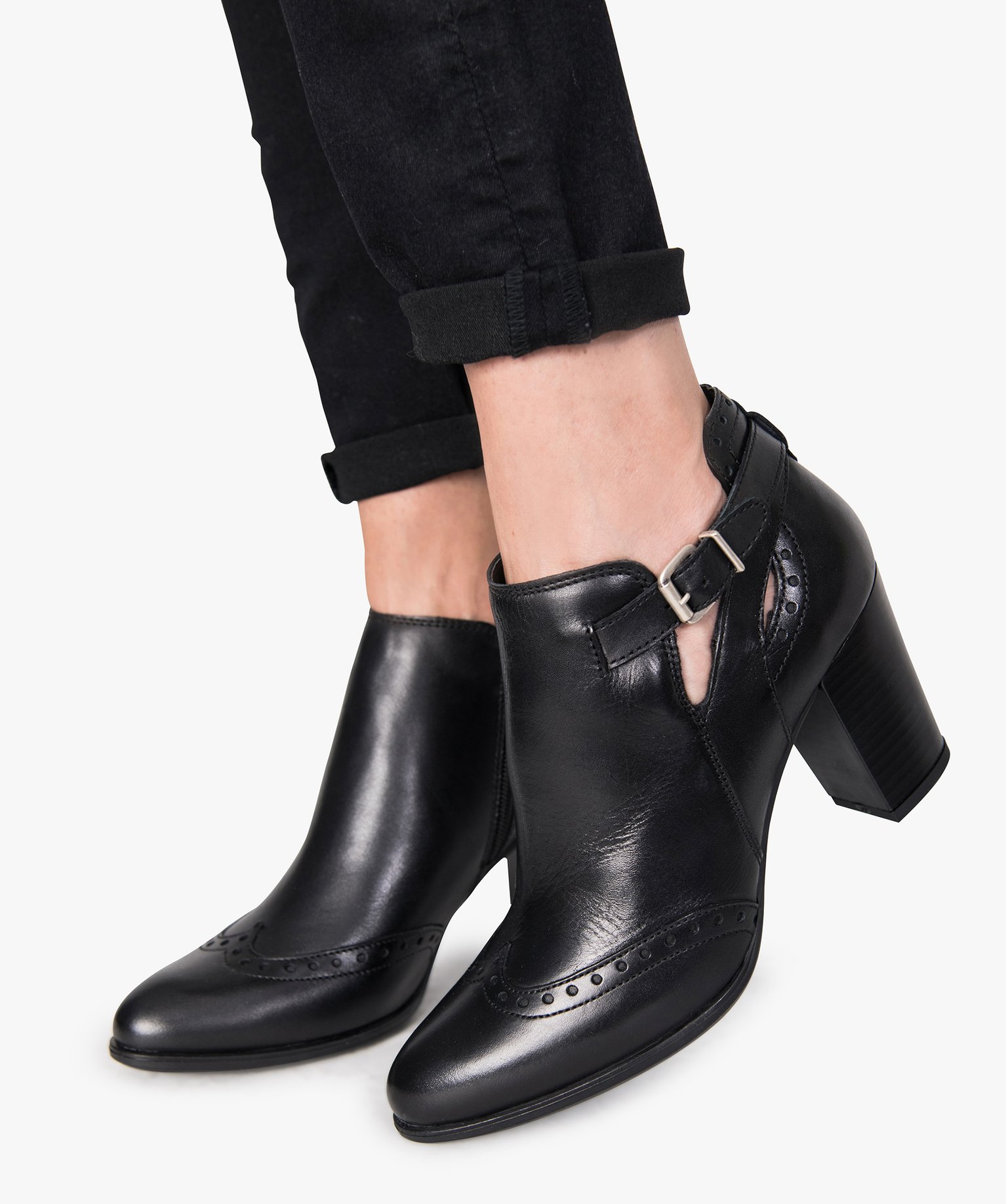 Gemo chaussures low boots femme dessus cuir avec bout fleuri noir standard bottines et boots femme GEMO