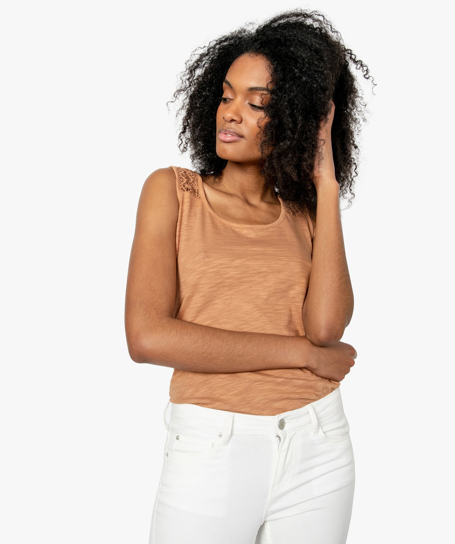 Gemo vetements debardeur femme avec dentelle aux epaules et dans