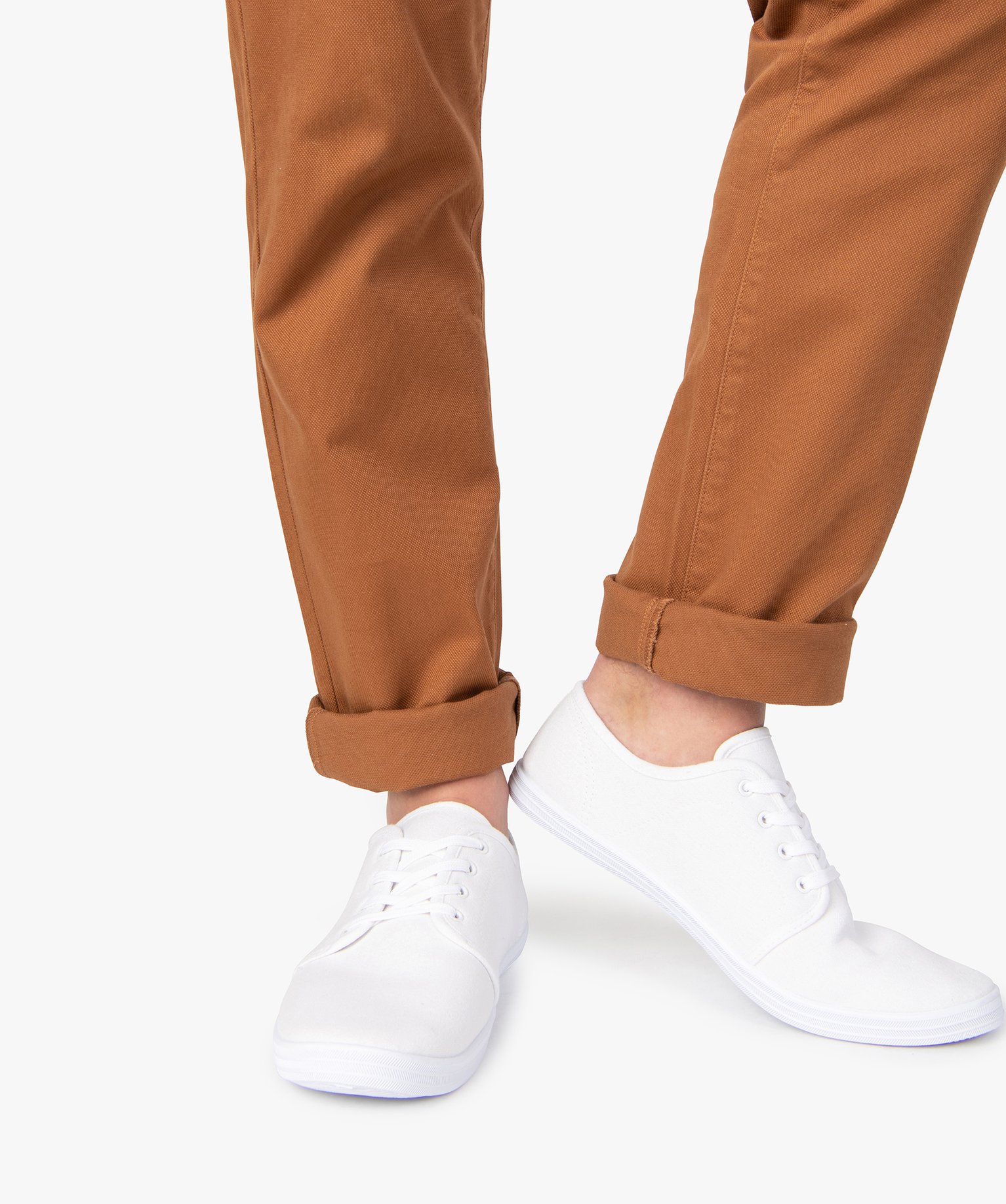 Gemo chaussures chaussures basses homme style tennis en toile unies a lacets blanc chine baskets et tennis homme GEMO