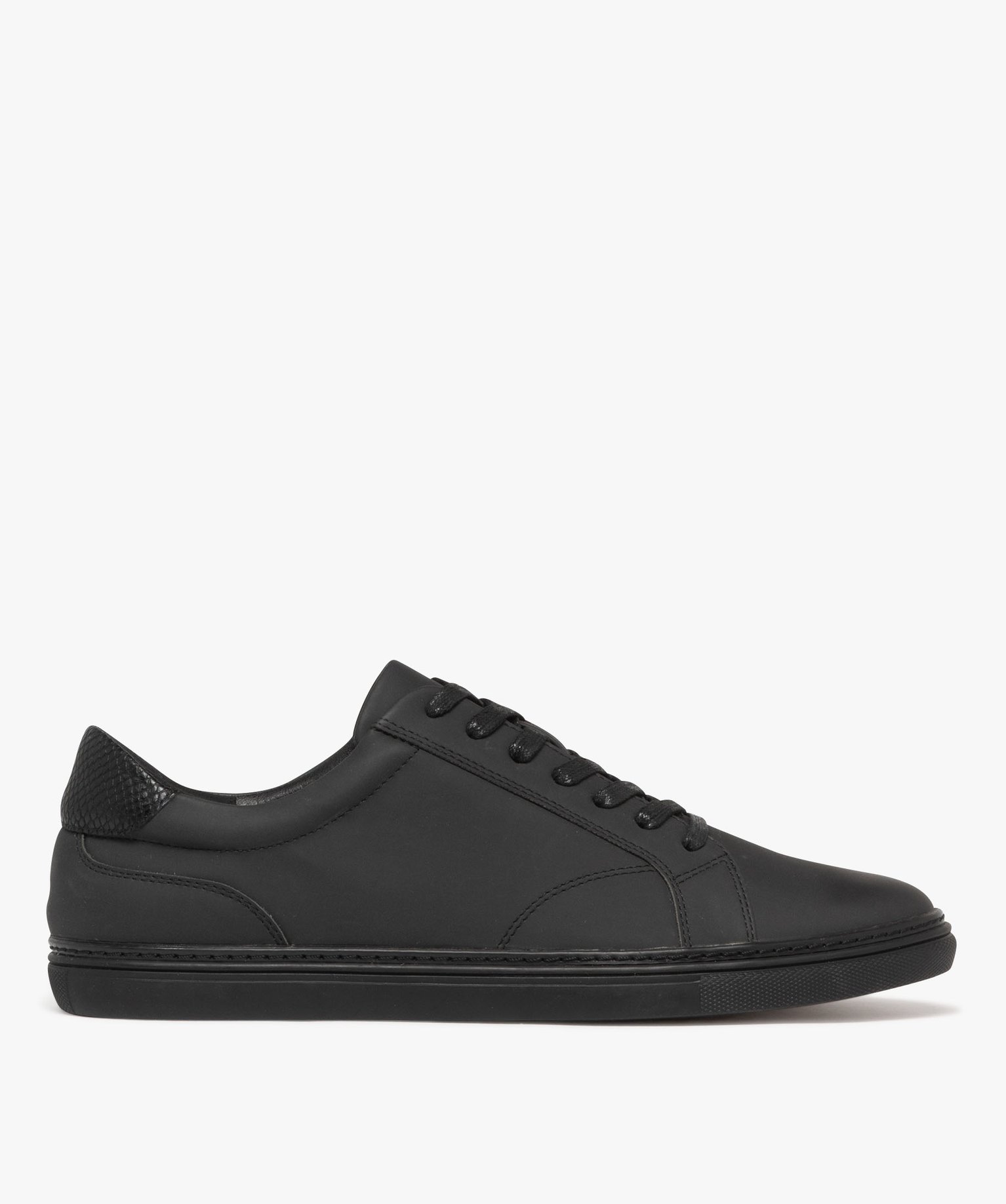 Gemo chaussures baskets homme unies en suedine avec surpiqures et a semelle fine noir vif homme GEMO